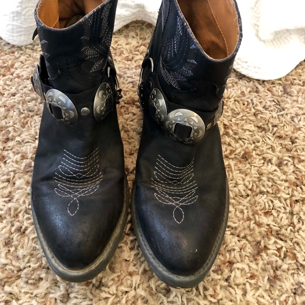 Black cowboy boots